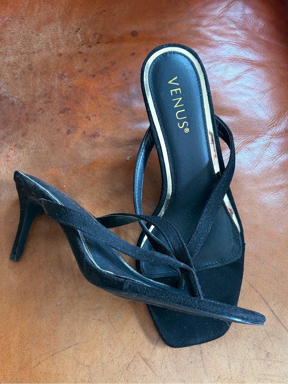 VENUS Black Women's Square-Toe Thong Slide Sandals - Picture 2 of 4